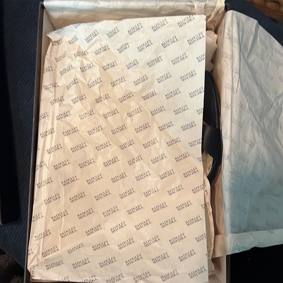 Never worn - Picture 2 of 5